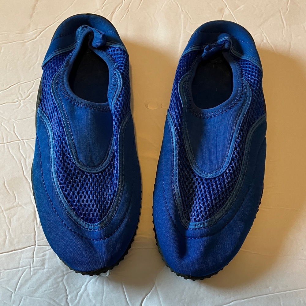 Royal blue water shoes Sz M 7-8